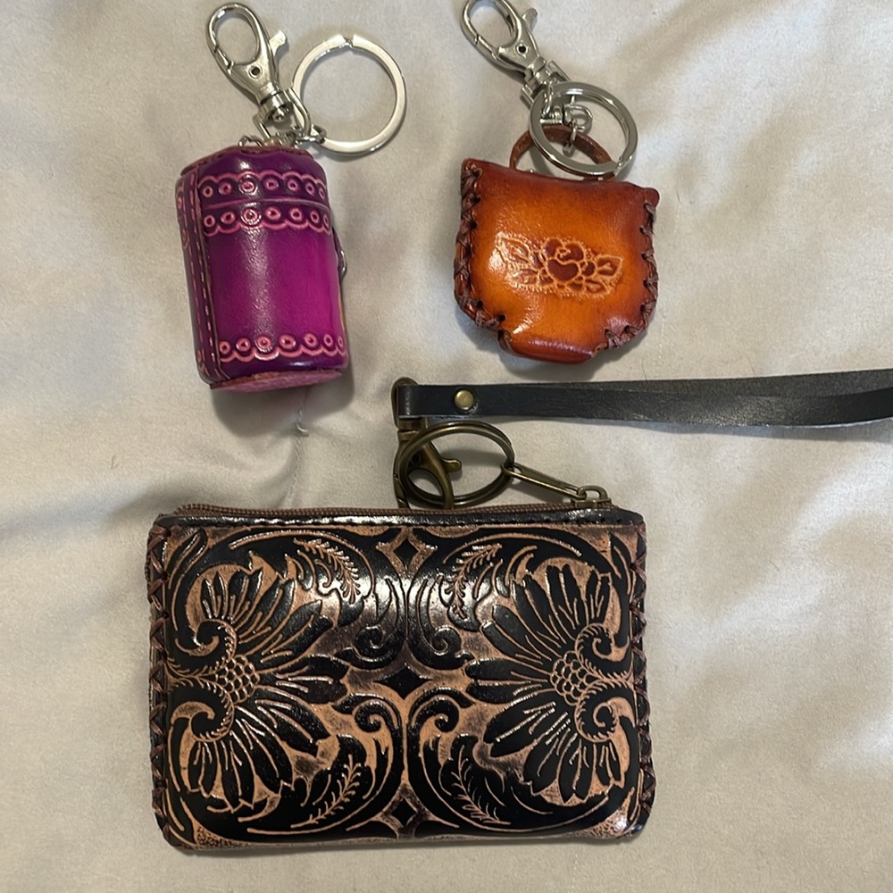 Women's Mini bag Charms and Keychain Set, NWT & NWOT Embossed & Detailed - Picture 3 of 15